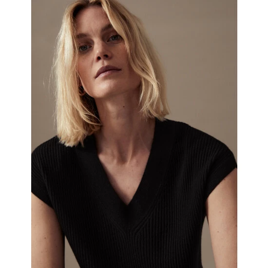 Autograph Pure Cashmere Ribbed Relaxed Knitted Vest Women Black 8 Autograph Pure Cashmere Ribbed Relaxed Knitted Vest Women Black - Image 8